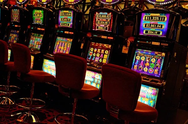 ciri4d Mega Sevens stake selection and spin button interface